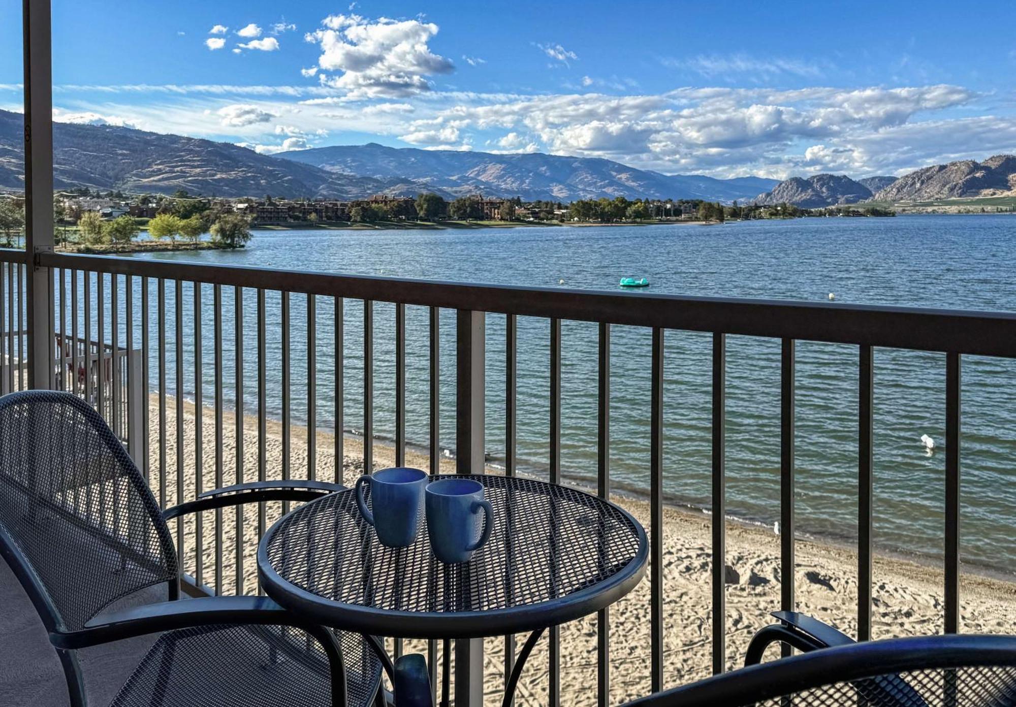 Coast Osoyoos Beach Hotel Exterior photo